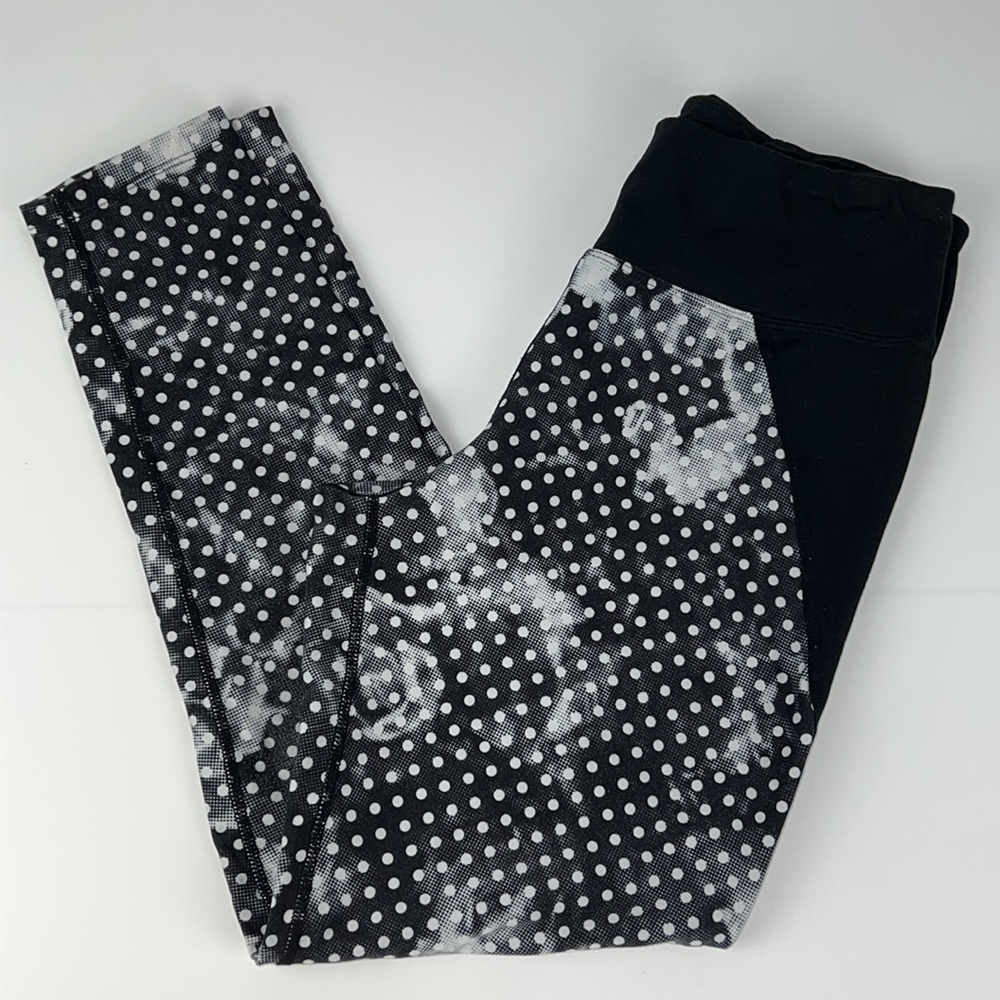 Betsey Johnson Performance Capri Yoga Leggings Black & White Polkadot Sz: M - Picture 2 of 8